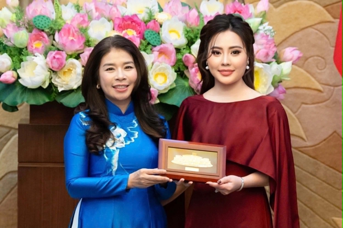 Từ Nhà Quốc hội, dàn mỹ nhân quốc tế mang hình ảnh Việt Nam lan tỏa ra thế giới - Ảnh 1.