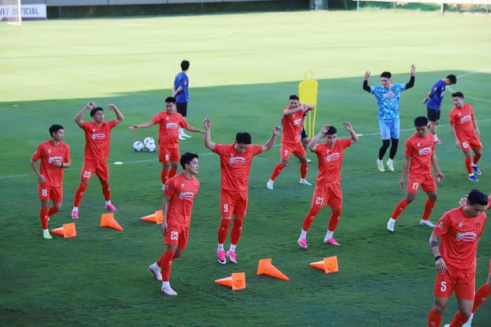 Patrik L&ecirc; Giang chia sẻ l&yacute; do Khoa Ng&ocirc;, Duy Mạnh vắng buổi tập đầu c&ugrave;ng tuyển Việt Nam - Ảnh 2.