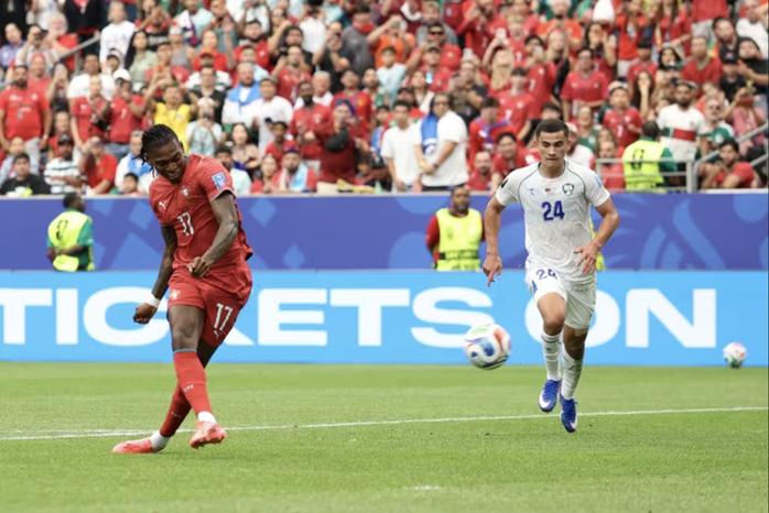 Ronaldo lập cú đúp lịch sử, Bồ Đào Nha đè bẹp Uzbekistan với chiến thắng 5 sao - Ảnh 6.