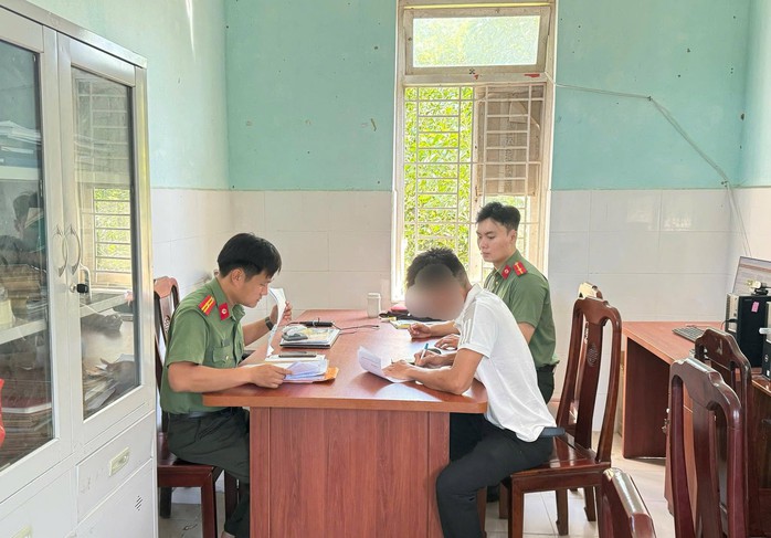 Bình luận sai sự thật về đoàn kỵ binh, nam thanh niên bị xử phạt - Ảnh 1.