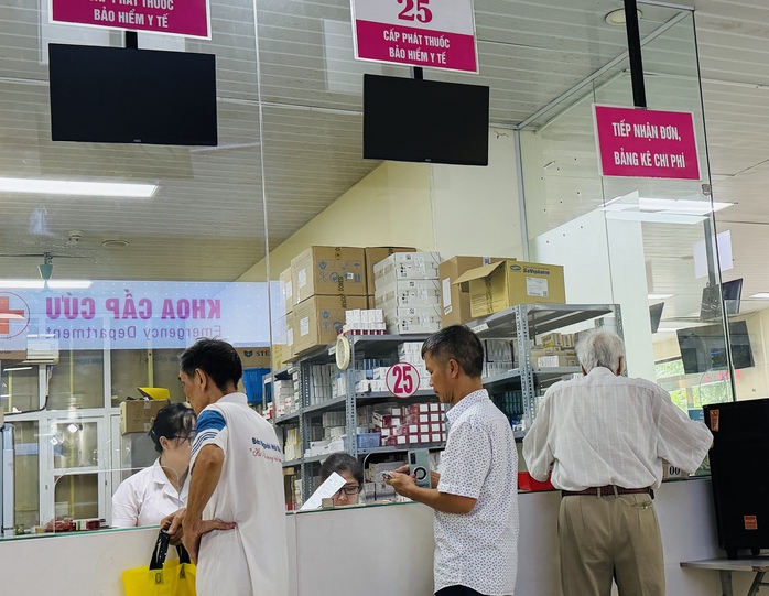 Từ 1-7, khám trái tuyến ở nhiều bệnh viện trung ương được BHYT trả 50% - Ảnh 1.