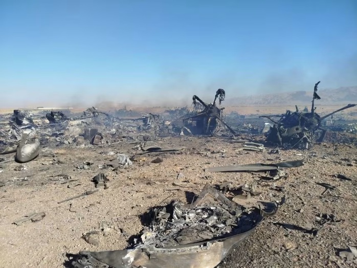 Lời kể kinh ngạc của phi công Mỹ về dàn drone “sứa biển” giăng bẫy trên bầu trời Iran - Ảnh 1. Lời kể kinh ngạc của phi công Mỹ về dàn drone “sứa biển” giăng bẫy trên bầu trời Iran - Ảnh 1.