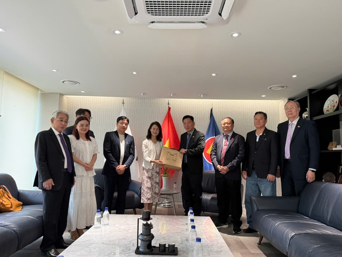 Trường Đại học Cửu Long thăm và làm việc với Đại sứ quán Việt Nam tại Hàn Quốc - Ảnh 3.