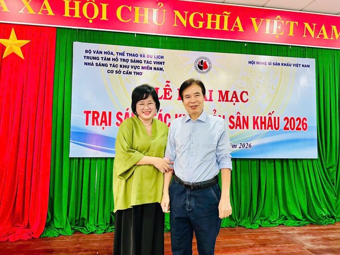 Đạo diễn NSND Giang Mạnh H&agrave;: "Muốn s&acirc;n khấu ph&aacute;t triển phải bắt đầu từ t&aacute;c giả" - Ảnh 4.