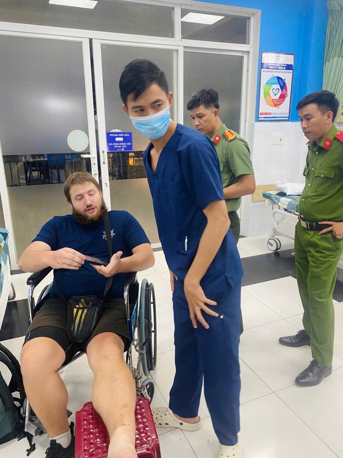 Gãy chân giữa núi hoang, du khách Đức được giải cứu nhờ tin nhắn định vị - Ảnh 3. Gãy chân giữa núi hoang, du khách Đức được giải cứu nhờ tin nhắn định vị - Ảnh 3.