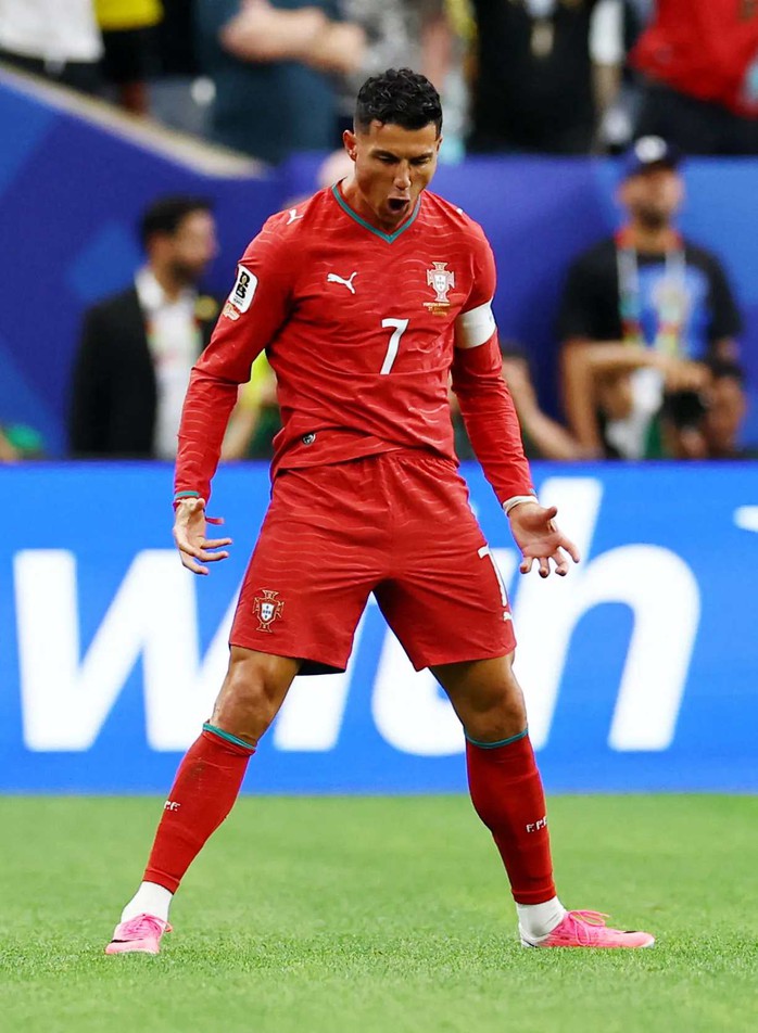 Ronaldo cắt lời phóng viên khi bị hỏi về Messi - Ảnh 4.