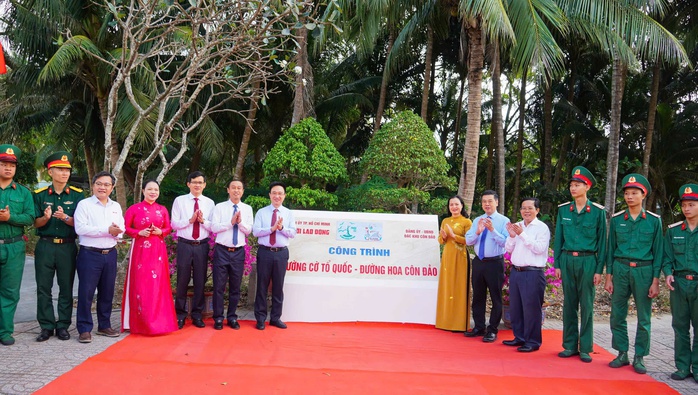 Sở GD-ĐT TPHCM c&oacute; chỉ đạo quan trọng trong h&agrave;nh tr&igrave;nh về nguồn tại C&ocirc;n Đảo của trường học to&agrave;n th&agrave;nh - Ảnh 2.