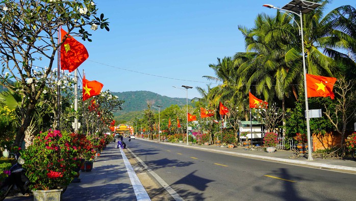 Sở GD-ĐT TPHCM c&oacute; chỉ đạo quan trọng trong h&agrave;nh tr&igrave;nh về nguồn tại C&ocirc;n Đảo của trường học to&agrave;n th&agrave;nh - Ảnh 1.