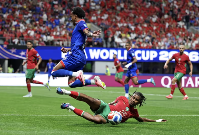 Morocco ngược d&ograve;ng đ&aacute;nh bại Haiti trong trận cầu 6 b&agrave;n thắng - Ảnh 4.