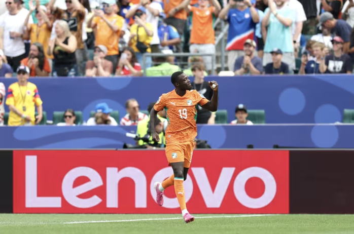 Nicolas Pepe lập c&uacute; đ&uacute;p, Bờ Biển Ng&agrave; lần đầu vượt v&ograve;ng bảng World Cup - Ảnh 1.