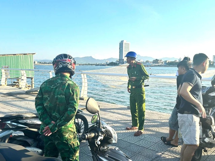Ph&aacute;t hiện thi thể nam giới tr&ecirc;n s&ocirc;ng Nhật Lệ tại Đồng Hới - Ảnh 1.