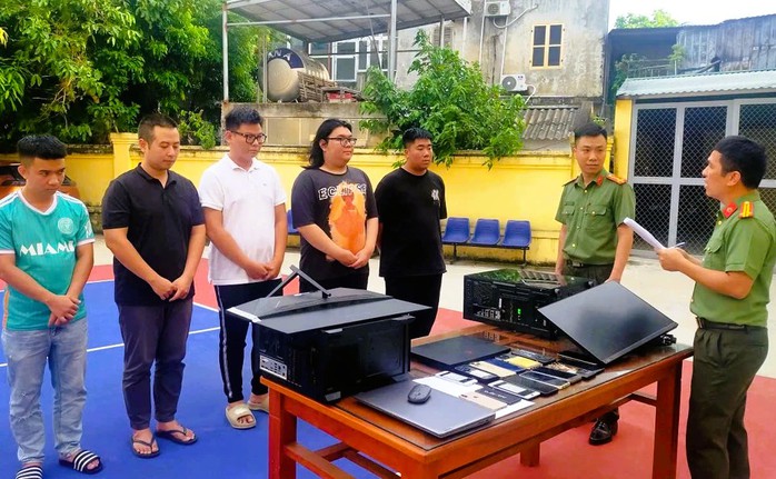 Bắt ổ nh&oacute;m mua b&aacute;n tr&aacute;i ph&eacute;p 1.000 t&agrave;i khoản ng&acirc;n h&agrave;ng, thu lợi h&agrave;ng tỉ đồng - Ảnh 1.