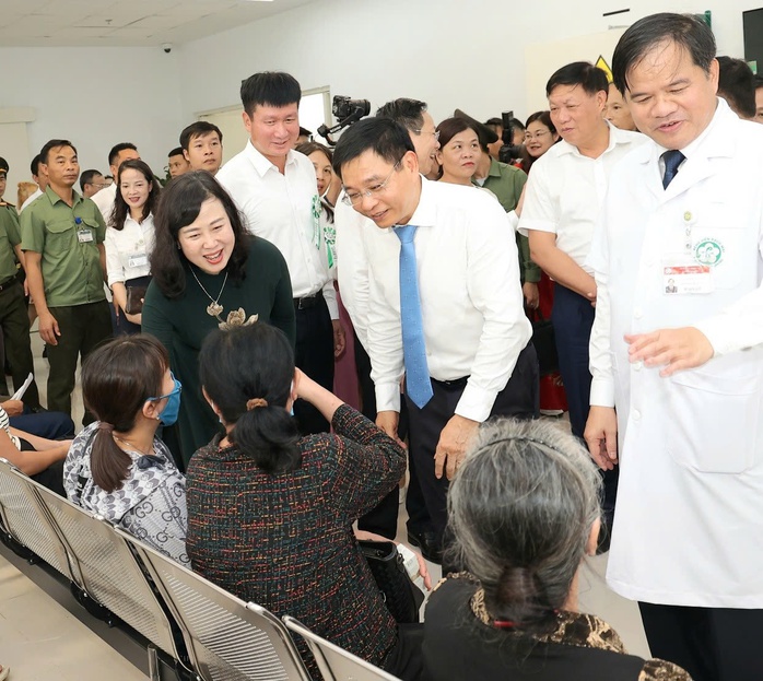 Đưa bệnh viện tuyến cuối đến gần người d&acirc;n - Ảnh 1.