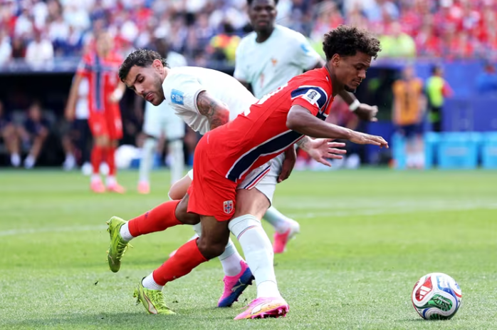 "G&agrave; trống" Ph&aacute;p g&aacute;y vang tại Boston sau hat-trick của Dembele - Ảnh 2.