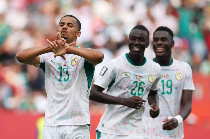 Senegal thắng đậm Iraq, hồi hộp chờ v&eacute; vớt v&agrave;o v&ograve;ng 1/16 - Ảnh 5.