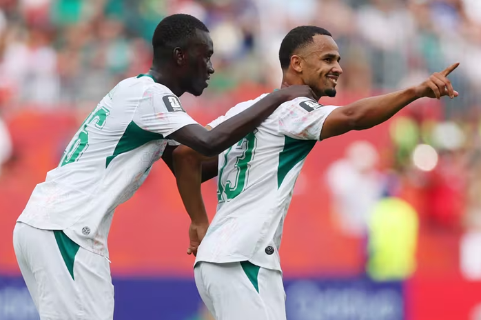Senegal thắng đậm Iraq, hồi hộp chờ v&eacute; vớt v&agrave;o v&ograve;ng 1/16 - Ảnh 4.
