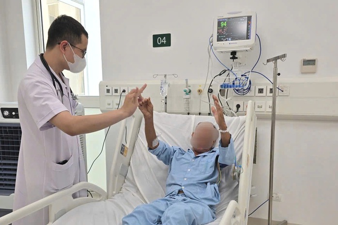 Hai bệnh nh&acirc;n đột quỵ tho&aacute;t nguy kịch nhờ đến viện kịp thời - Ảnh 1.