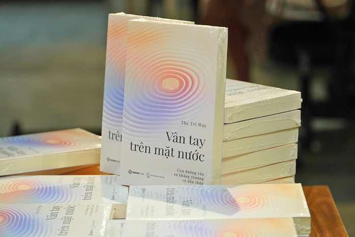 "V&acirc;n tay tr&ecirc;n mặt nước": H&agrave;nh tr&igrave;nh đối thoại đầy nh&acirc;n bản - Ảnh 1.