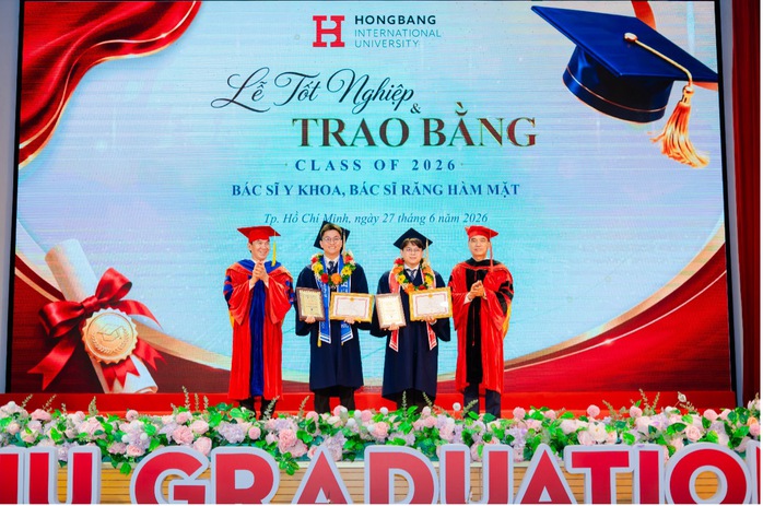 HIU c&oacute; kh&oacute;a B&aacute;c sĩ Y khoa đầu ti&ecirc;n tốt nghiệp sau 6 năm đ&agrave;o tạo - Ảnh 1.