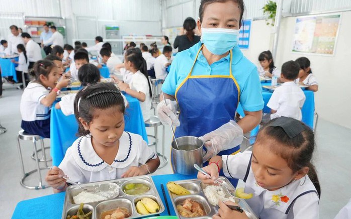 Học sinh sẽ được theo d&otilde;i dinh dưỡng, kh&aacute;m sức khỏe định kỳ - Ảnh 1.