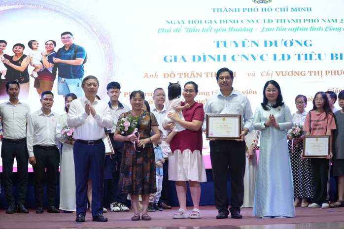77 gia đ&igrave;nh ti&ecirc;u biểu được tuy&ecirc;n dương tại Ng&agrave;y hội Gia đ&igrave;nh c&ocirc;ng nh&acirc;n, vi&ecirc;n chức, lao động - Ảnh 6.
