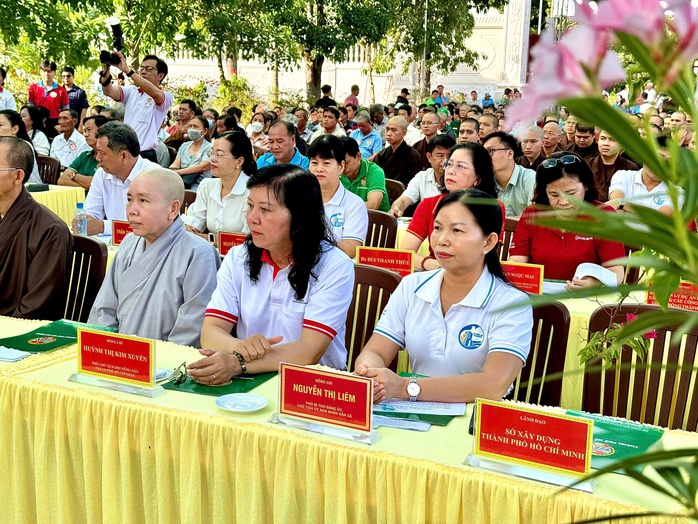 X&atilde; B&igrave;nh Lợi, TPHCM: Ra mắt c&ocirc;ng tr&igrave;nh tuyến đường hoa kiểu mẫu gắn với chuyển đổi số - Ảnh 4.