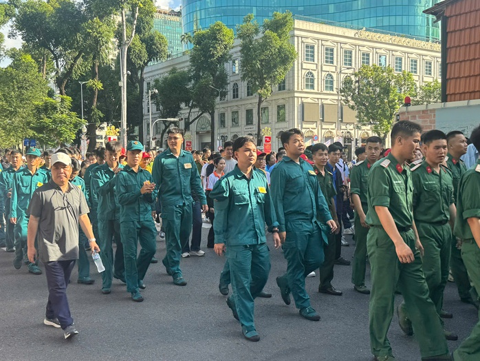 Đi bộ đồng h&agrave;nh kỷ niệm 50 năm TP S&agrave;i G&ograve;n - Gia Định mang t&ecirc;n B&aacute;c - Ảnh 5.