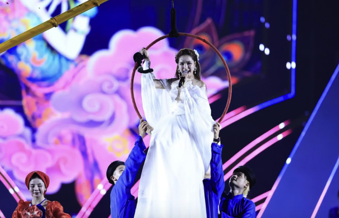 H&ograve;a Minzy, Quang H&ugrave;ng MasterD b&ugrave;ng nổ trong concert "Thanh xu&acirc;n" - Ảnh 4.