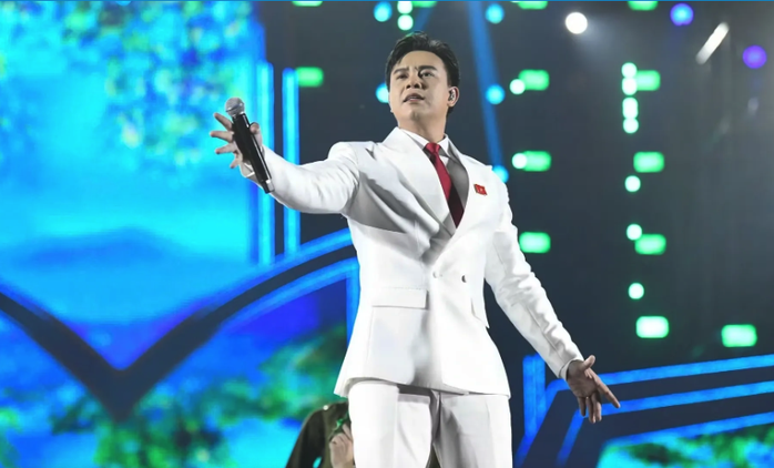 H&ograve;a Minzy, Quang H&ugrave;ng MasterD b&ugrave;ng nổ trong concert "Thanh xu&acirc;n" - Ảnh 2.