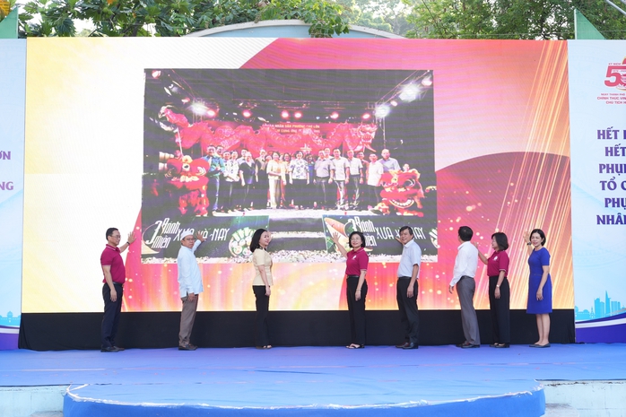 Phường Chợ Lớn ph&aacute;t động chuỗi hoạt động ch&agrave;o mừng 50 năm TPHCM mang t&ecirc;n B&aacute;c - Ảnh 5.