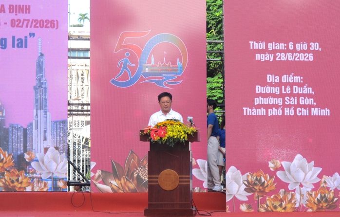 Đi bộ đồng h&agrave;nh kỷ niệm 50 năm TP S&agrave;i G&ograve;n - Gia Định mang t&ecirc;n B&aacute;c - Ảnh 1.