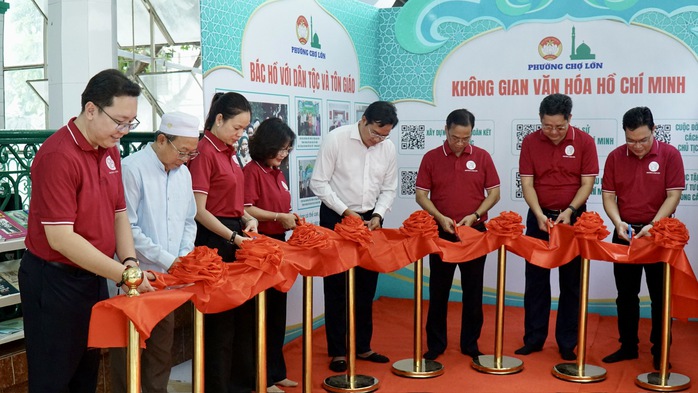 Phường Chợ Lớn ph&aacute;t động chuỗi hoạt động ch&agrave;o mừng 50 năm TPHCM mang t&ecirc;n B&aacute;c - Ảnh 19.