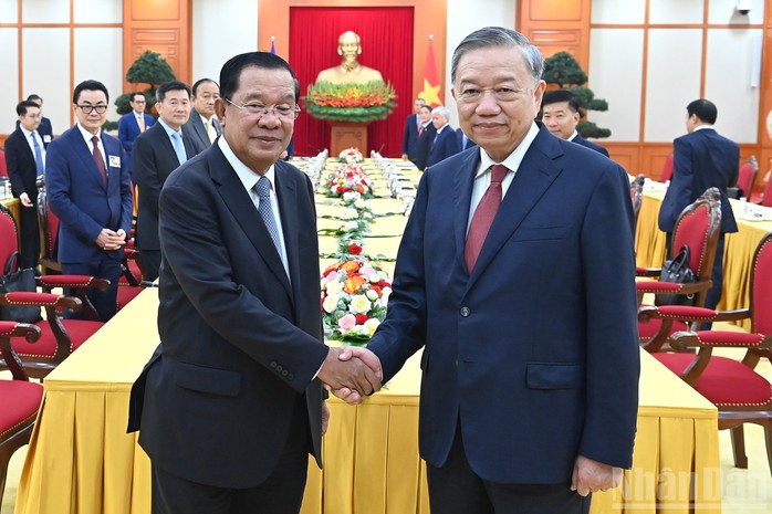 Đảng Cộng sản Việt Nam lu&ocirc;n d&agrave;nh ưu ti&ecirc;n h&agrave;ng đầu cho quan hệ với Campuchia - Ảnh 1.