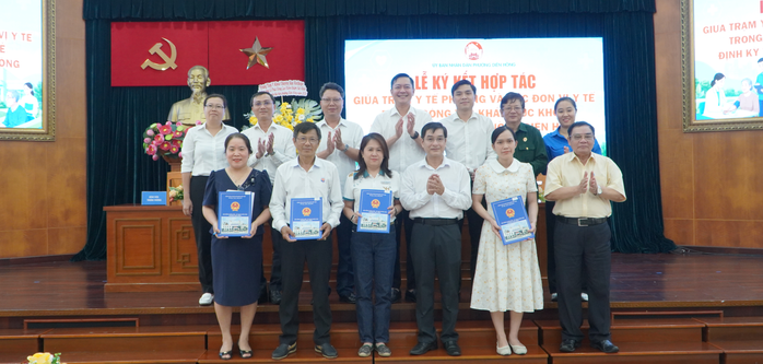 Phường Di&ecirc;n Hồng v&agrave;o cao điểm kh&aacute;m sức khỏe cho người d&acirc;n - Ảnh 1.