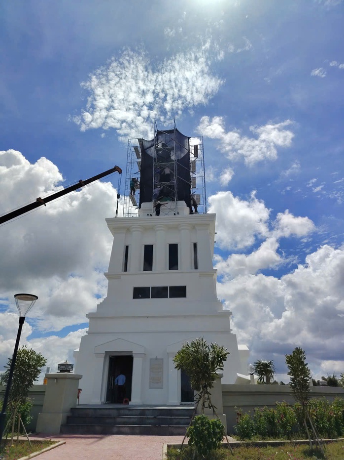 Chủ tịch UBND tỉnh T&acirc;y Ninh chỉ đạo kiểm tra vụ tượng Nữ thần Khai ph&oacute;ng tại E . City - Ảnh 1.