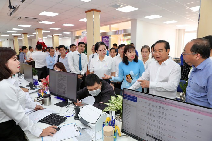 TPHCM dự kiến có hệ thống "soi" hồ sơ trễ hạn, chuyển cho cấp trên xử lý ngay - Ảnh 1.