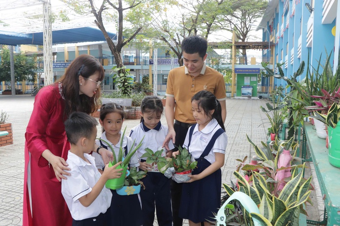 Chung tay ph&acirc;n loại r&aacute;c, vun đắp tương lai xanh - Ảnh 3.