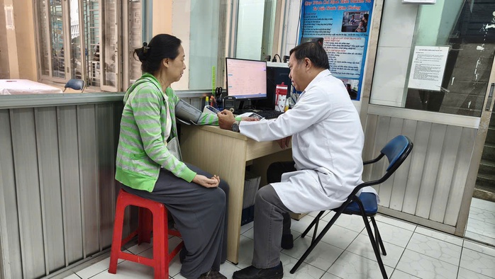 B&agrave;i dự thi cuộc thi viết "Người thầy thuốc trong t&ocirc;i": Vị b&aacute;c sĩ trong l&ograve;ng d&acirc;n - Ảnh 1.