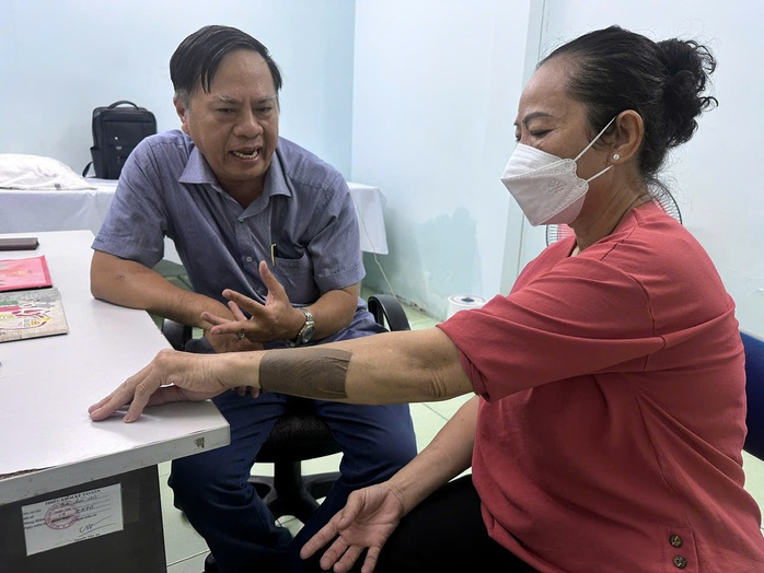 B&agrave;i dự thi cuộc thi viết "Người thầy thuốc trong t&ocirc;i": Vị b&aacute;c sĩ trong l&ograve;ng d&acirc;n - Ảnh 2.