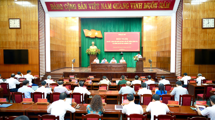 Huế r&uacute;t ngắn thời gian giải quyết hồ sơ nhờ ch&iacute;nh quyền 2 cấp v&agrave; c&ocirc;ng nghệ số - Ảnh 1.