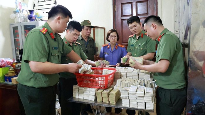 Hàng tỉ tiền công đức tại đền Kỳ Cùng đã bị “ăn chặn” như thế nào ? - Ảnh 2.
