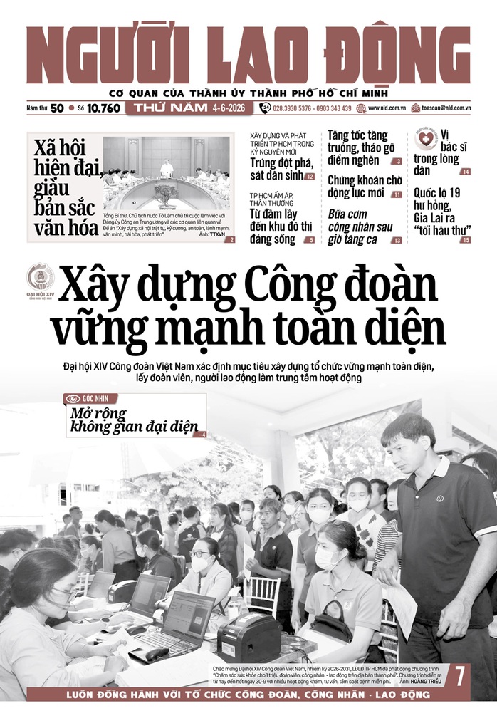  Bữa cơm công nhân sau giờ tăng ca - Ảnh 1.