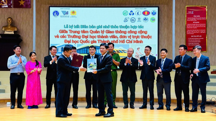 ĐHQG TPHCM khuyến kh&iacute;ch sinh vi&ecirc;n đi bu&yacute;t, metro, giảm xe c&aacute; nh&acirc;n - Ảnh 1.