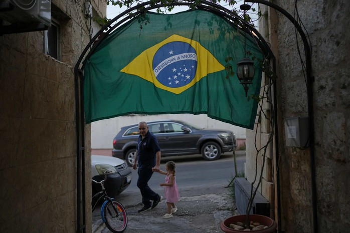 &ldquo;Lễ hội&rdquo; đặc biệt tại Lebanon mừng Brazil đi tiếp World Cup 2026 - Ảnh 1.