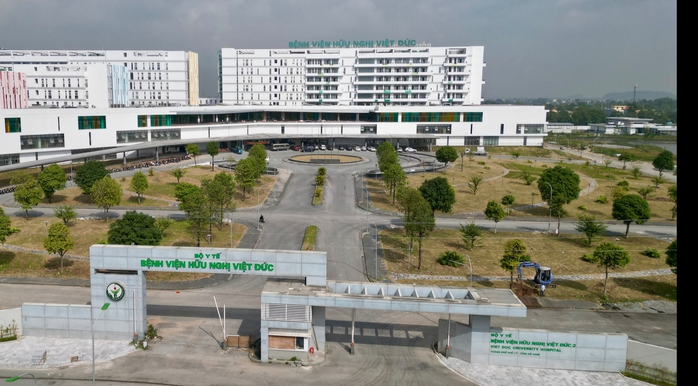 Chốt ng&agrave;y Bệnh viện Hữu nghị Việt Đức cơ sở Ninh B&igrave;nh đ&oacute;n bệnh nh&acirc;n - Ảnh 2.
