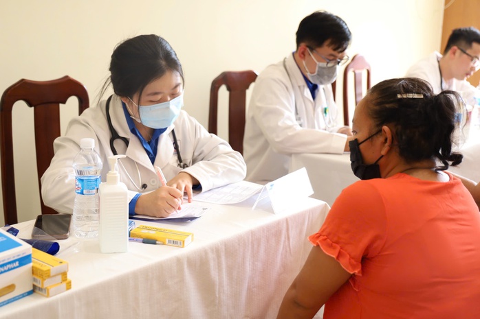 Người d&acirc;n tại x&atilde;, phường an to&agrave;n khu l&agrave;m g&igrave; để nhận được thẻ BHYT miễn ph&iacute;? - Ảnh 1.