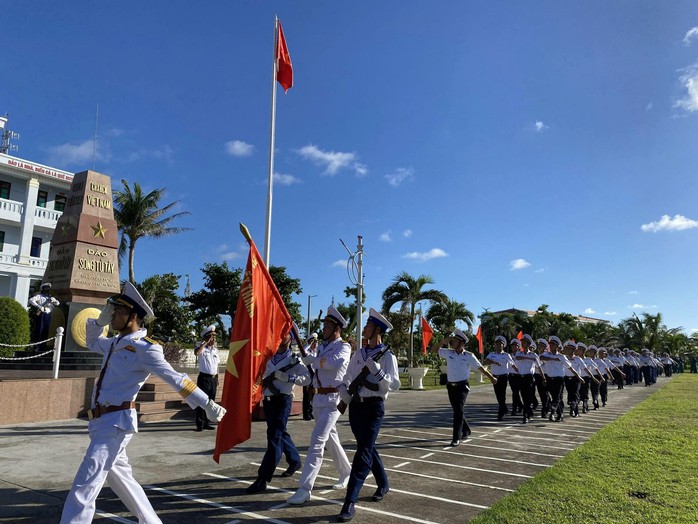 Ki&ecirc;u h&atilde;nh giữa biển trời - Ảnh 2.