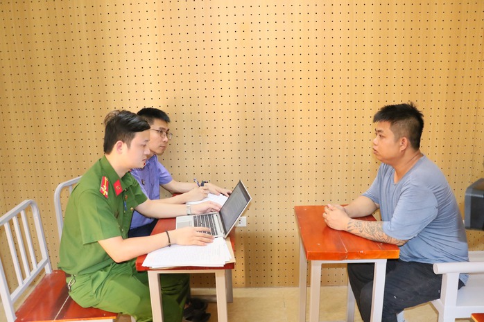Giả danh phóng viên thu thập tài liệu, hình ảnh lực lượng CSGT để tống tiền - Ảnh 2.