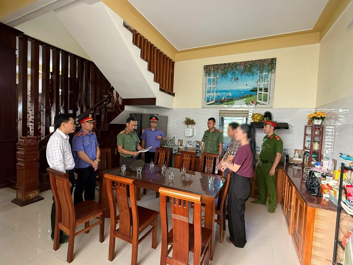 Hiệu trưởng Trường Tiểu học số 2 Quảng Ph&uacute;c bị bắt tạm giam v&igrave; nghi vấn sai phạm - Ảnh 3.