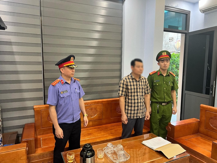 Hiệu trưởng Trường Tiểu học số 2 Quảng Ph&uacute;c bị bắt tạm giam v&igrave; nghi vấn sai phạm - Ảnh 2.
